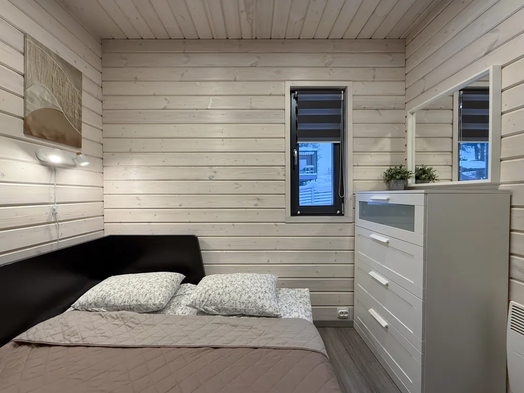 Коттедж Дом на 3 спальни с камином — Стеклянный