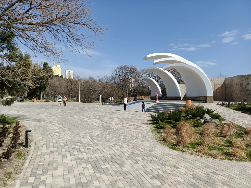 Улучшенная трёхместная студия с видом на море с балкона