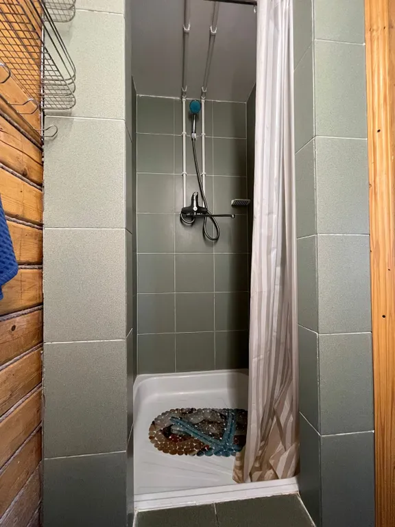 Дом в самом центре горы, 300 метров до подъёмника