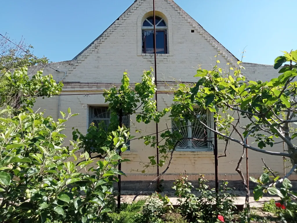 Дом с садом в 500 м от моря