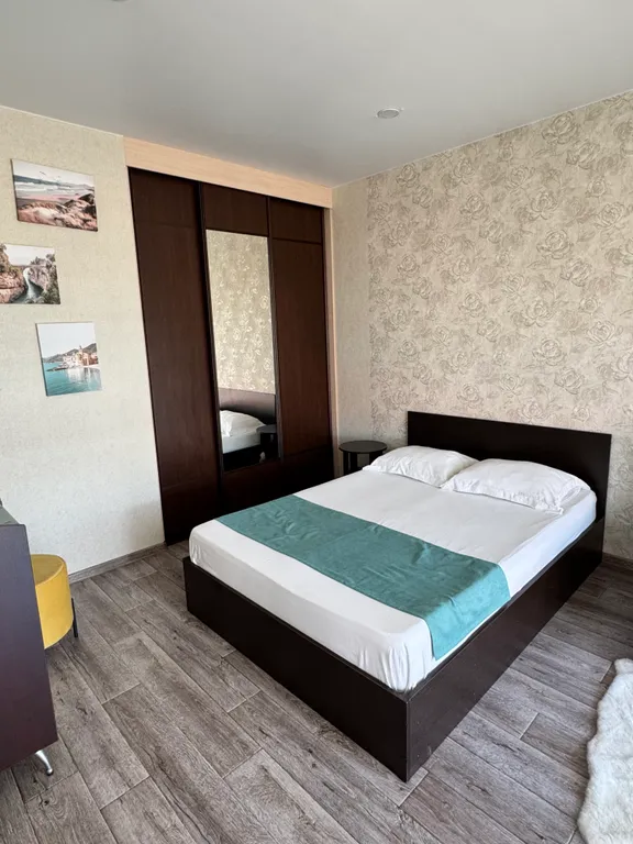 Дом с отдельным въездом и двором