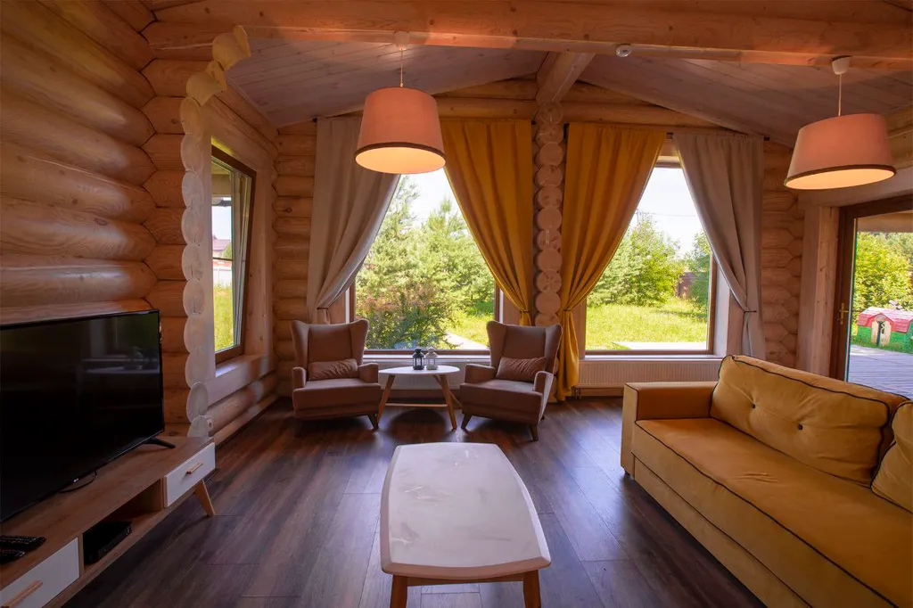 Дом рядом с лесом