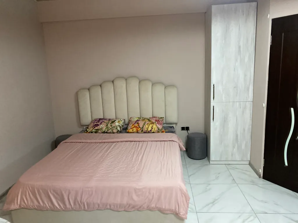 Студия у парка на 1 этаже с отдельным входом со стороны улицы