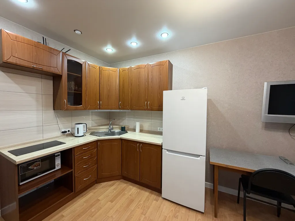 У торгового центра «Столица»