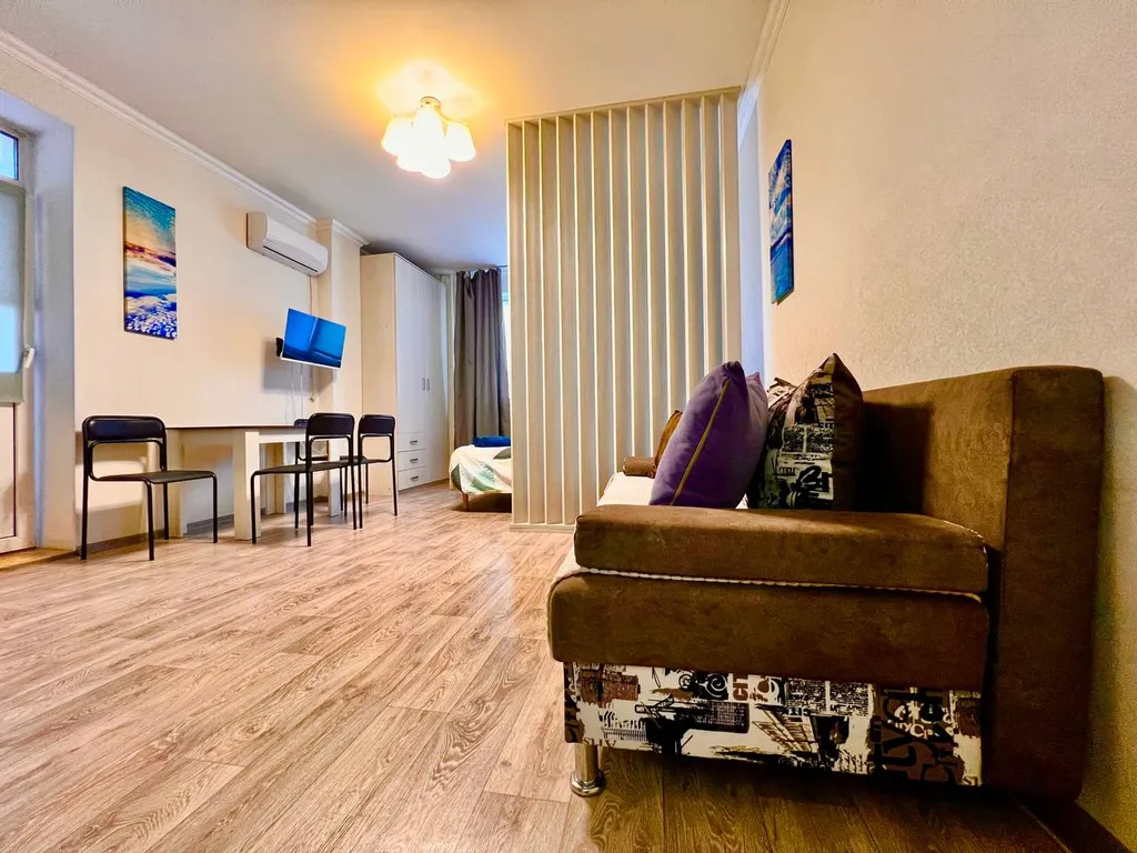 Квартира Уютная светлая студия, центр, ТЦ Вояж, парковка, кафе, аквапарк источник — Тюмень