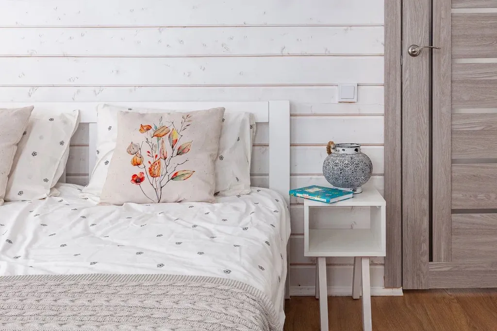 Современный дом с баней в лесу