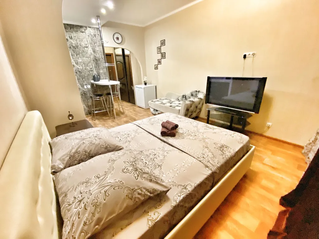 Уютная студия рядом с ТРЦ Аура, ЖД вокзалом, Аэопортом