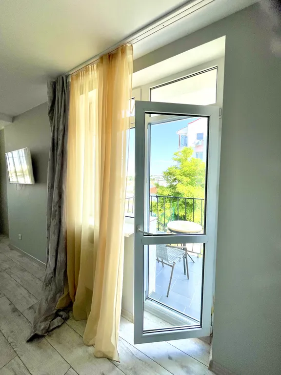 Квартира Квартира у моря, окна и балкон с видом на море и яхт-клуб — Севастополь