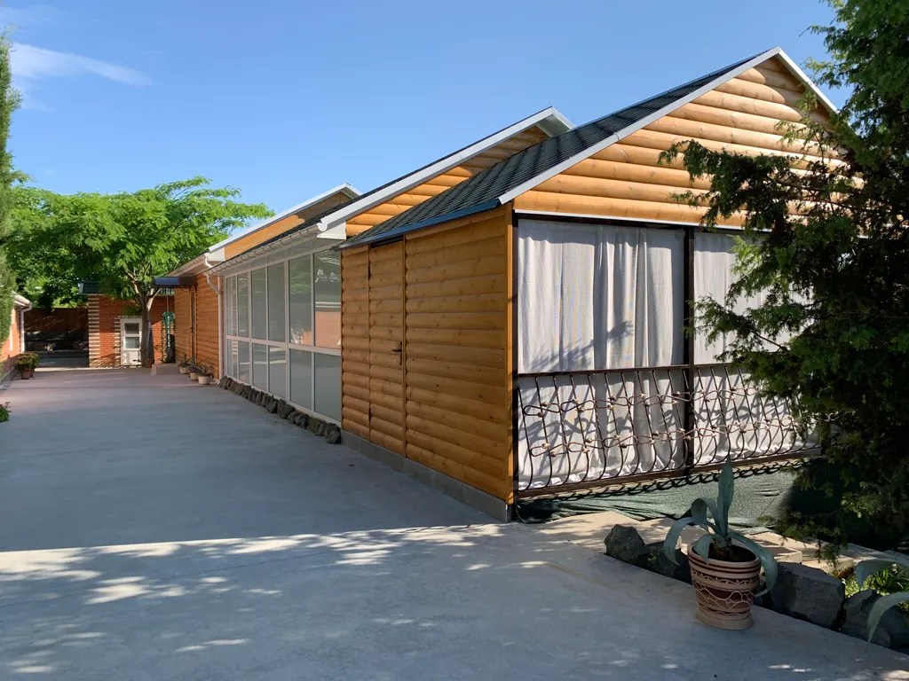 Коттедж Деревянный дом с личным бассейном в усадьбе Можжевеловый дворик — Айвовое