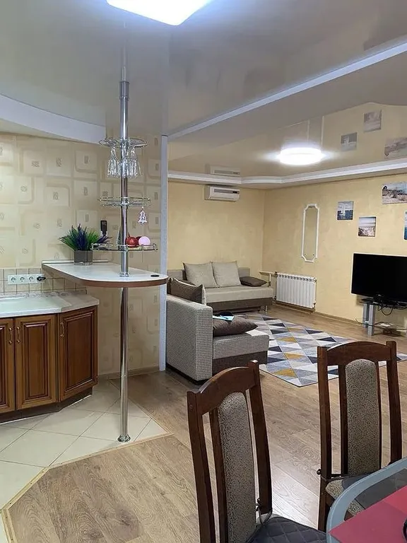 Просторная (98 м) 3-х комнатная квартира с видом на Успенский собор!