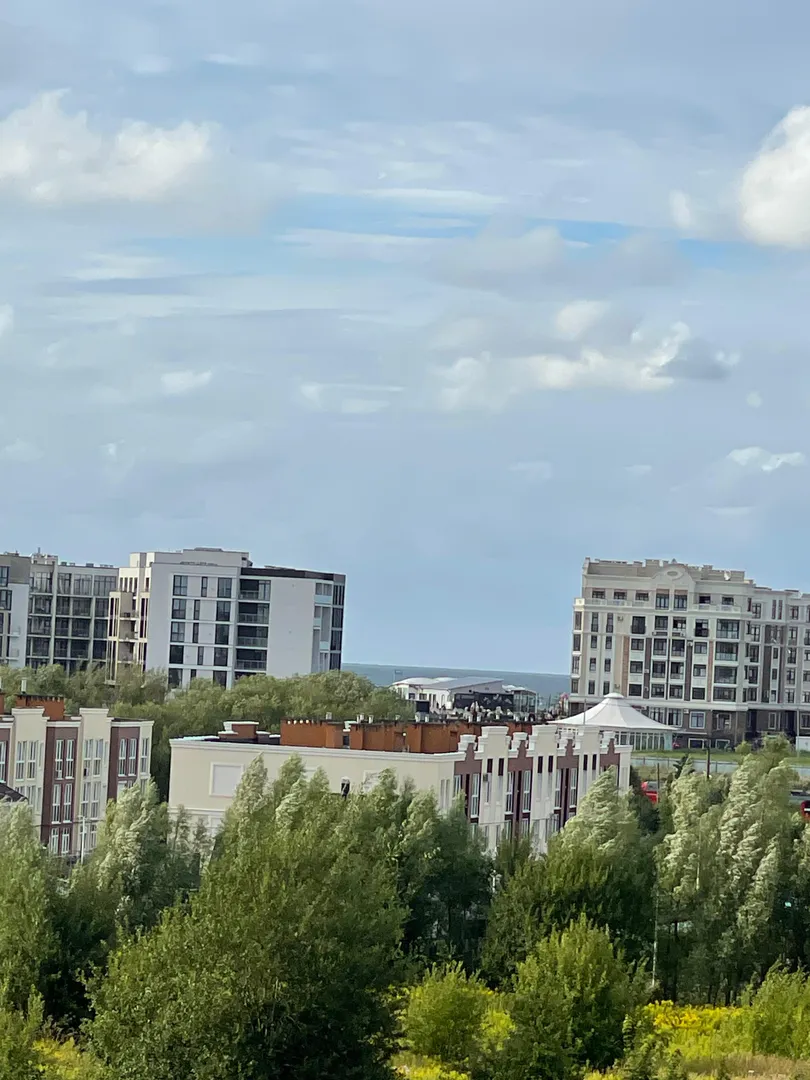 Боковой вид из окна на море (900 метров, 10 минут неспешной хотьбы)