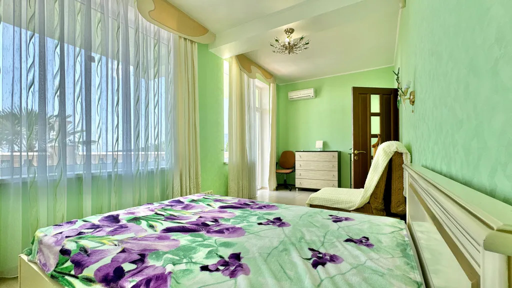 Дом с бассейном в Аутке