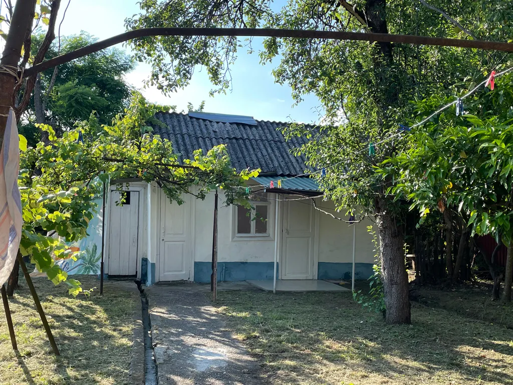 Коттедж 2-комнатный уютный дом с большим зеленым двором — Сухум