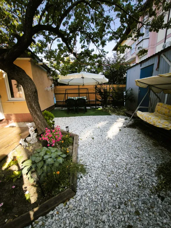 Летний домик в центре города