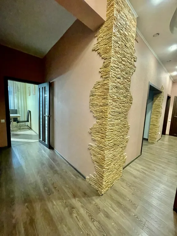 Рядом с бизнес отелем Азия в центре города