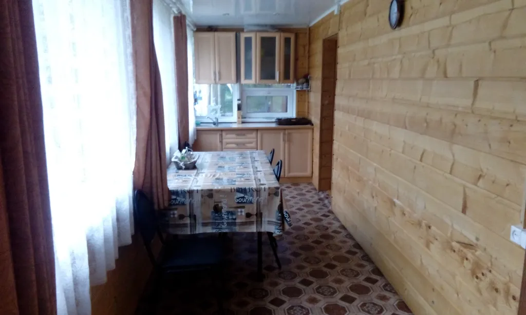 Дом на берегу с баней и лодкой