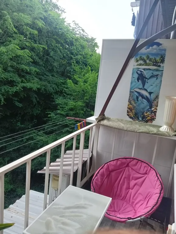 Терем с мансардой в дивном лесу у моря, с новым ремонтом и обстановкой