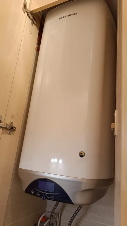 Квартира с камином и большой столовой комфорт-класса