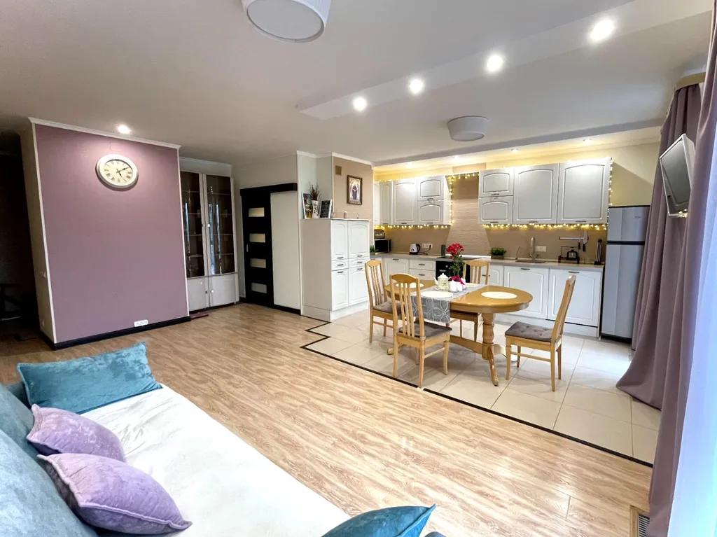 Семейная евротрешка с видом на Лавру,огром гостиной и 4 отд. кроватями