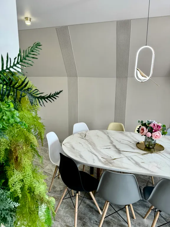 Дом с теплым бассейном на озере