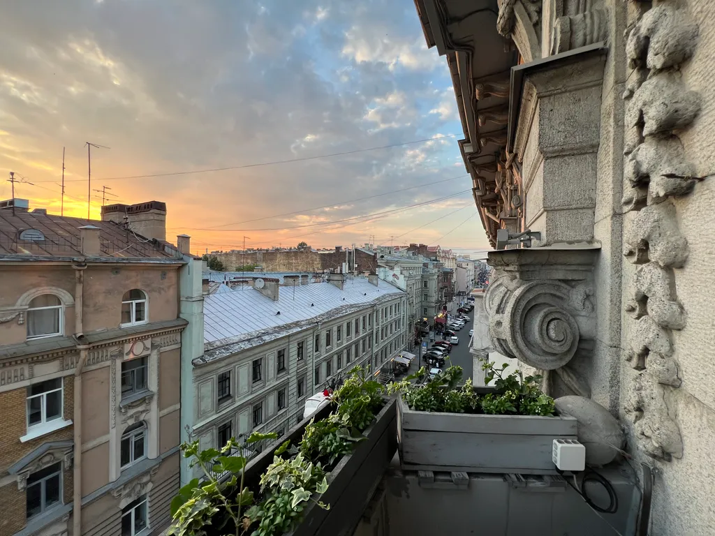 Угловая квартира под башней на пяти углах