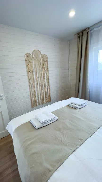 Коттедж Дом с интересным наполнением в Крымской Швейцарии — Орлиное