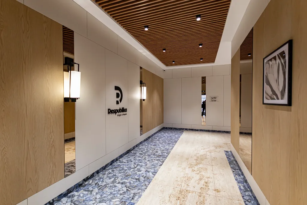 ЖК Respublika, ТРЦ Ханшатыр