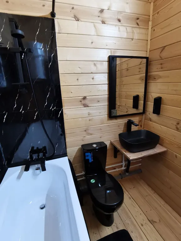 Уединённый загородный дом с баней на большом участке