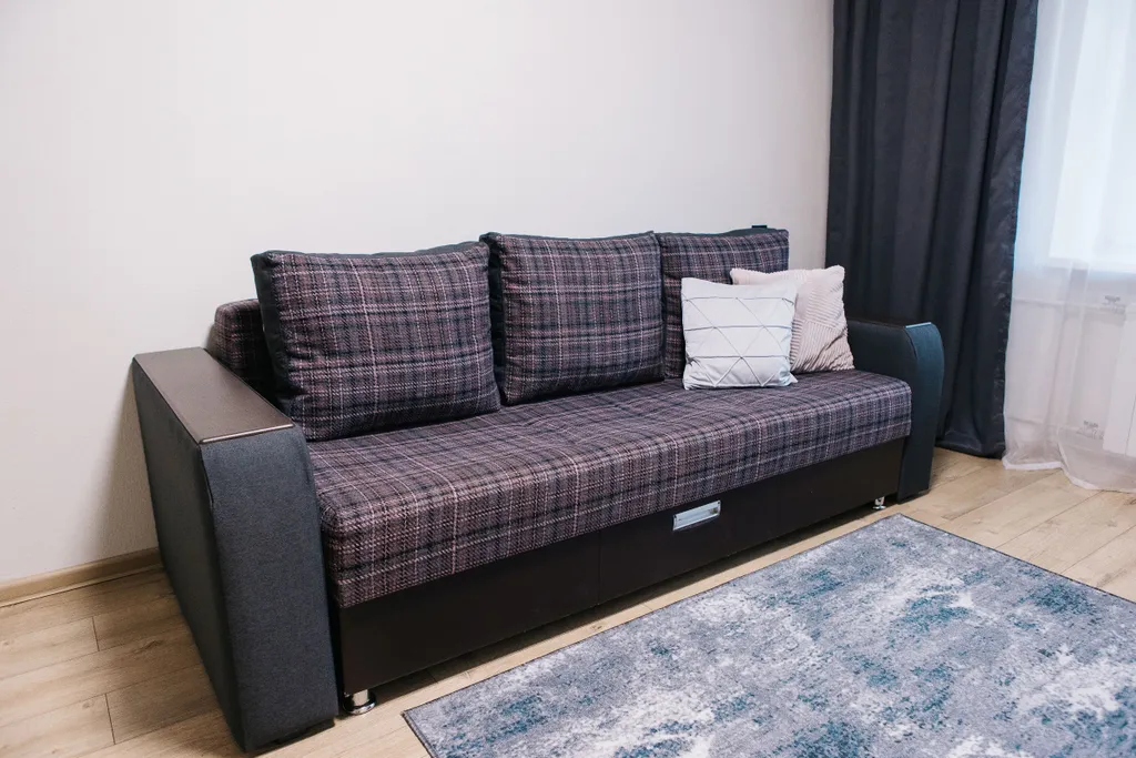 Двухкомнатная квартира рядом с площадью Ленина