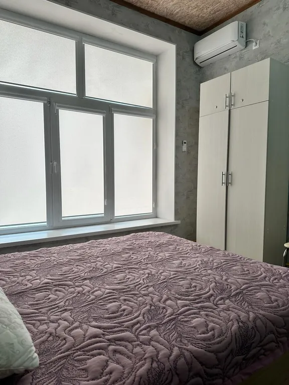 Светлая студия с видом на горы