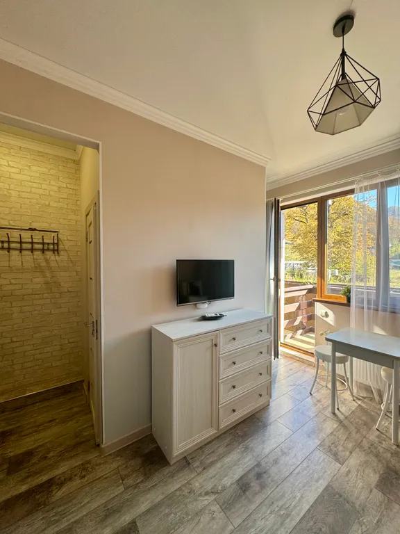 Студия с балконом в центре