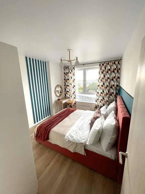 Трехкомнатная квартира с двумя спальнями, рядом с вокзалом