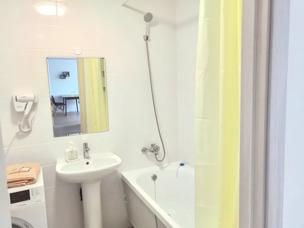 Просторная двухкомнатная квартира (Цыба и Росатом)