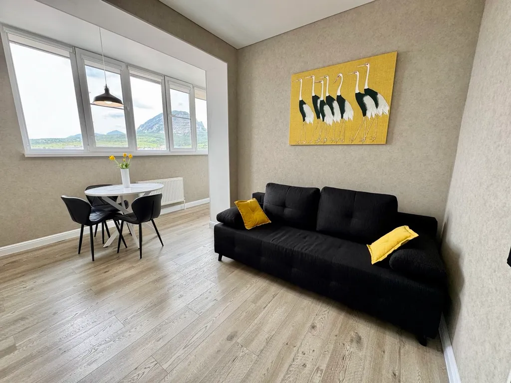 Стильная квартира с видом на горы