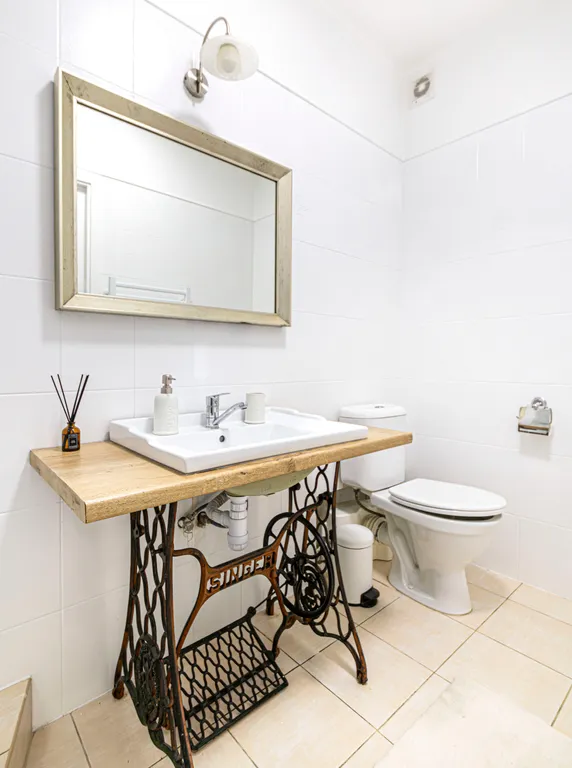 Стильная квартира с тремя спальнями и 2 санузлами у Спаса на Крови