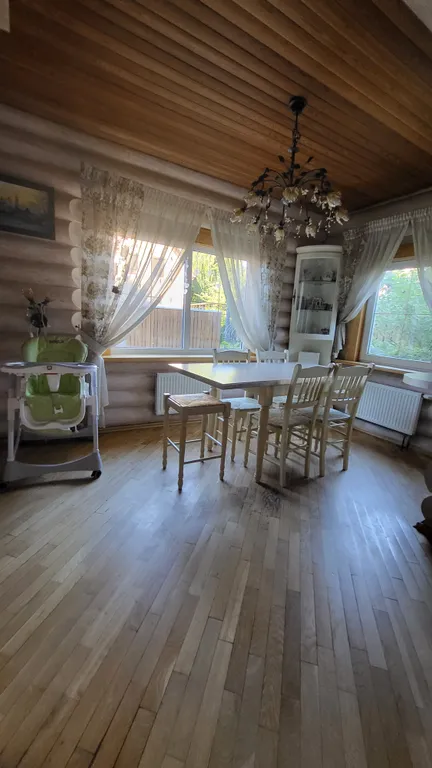 Уютный дом на побережье, на опушке соснового бора