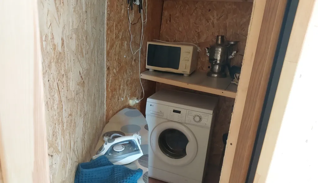 Дом у моря и у горячего источника, круглый купольный