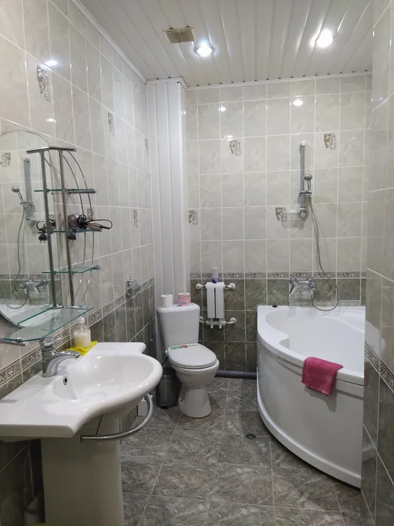 Уютная студия с балконом в центре поселка