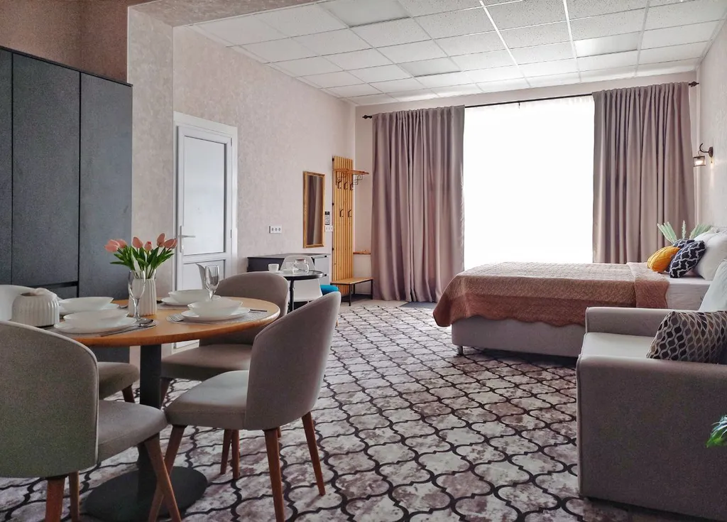 Комфортный семейный номер-студия с видом на горы