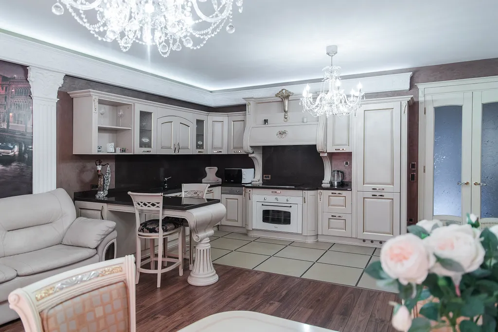 Трёхкомнатные апартаменты в центре с видом на море