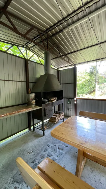 Уютный Дом в лесу с камином.