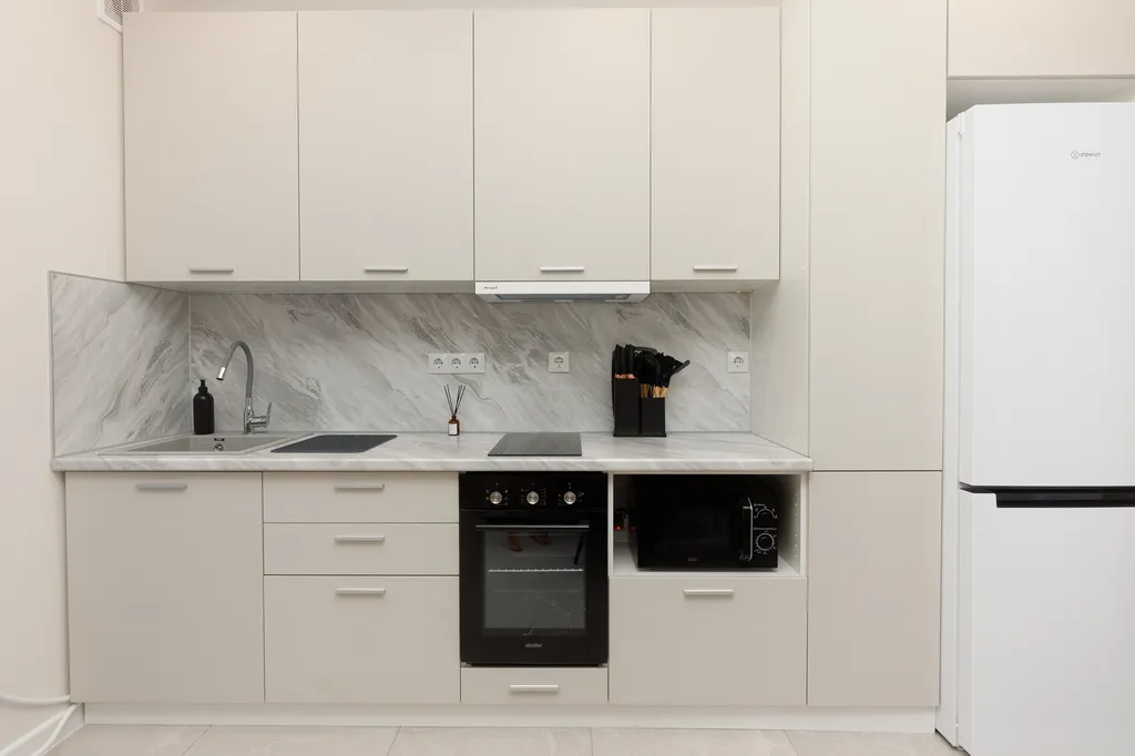 Стильная квартира в новостройке с видом на парк и море