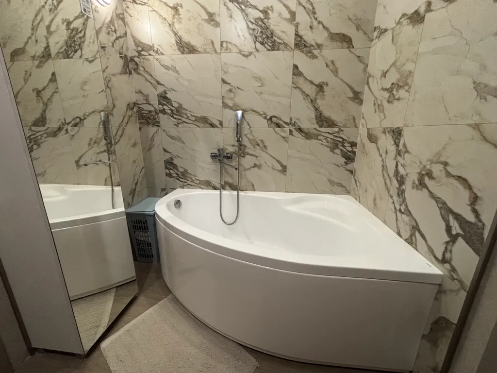 Живая ёлка! Новый дом с 4 спальнями, гостиная 80м