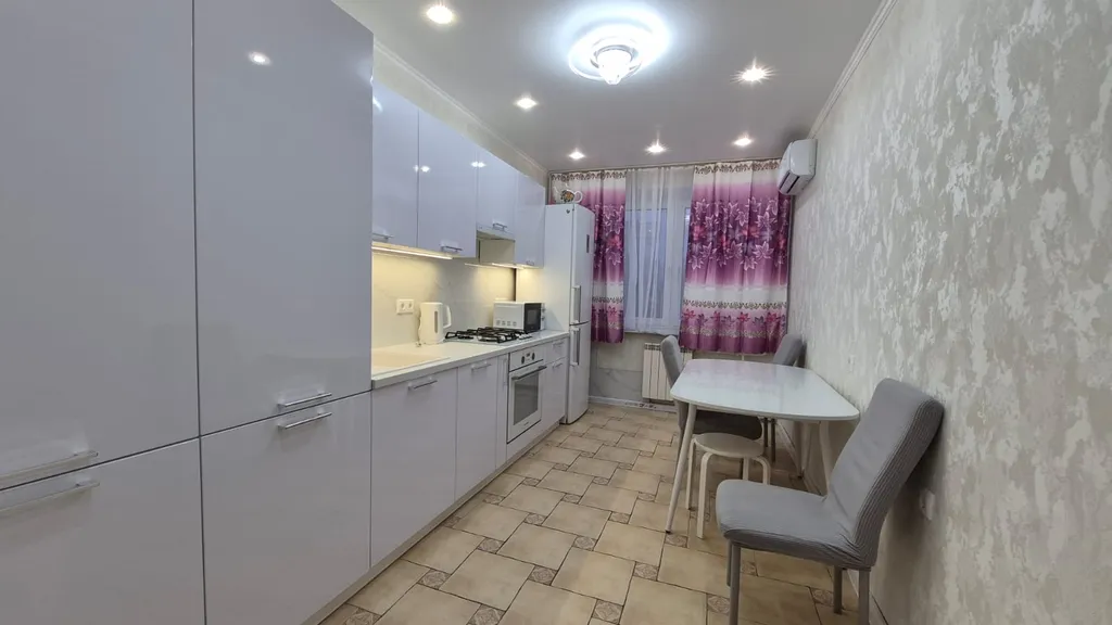 3-комнатная квартира в центре Ворошиловского района, в Золотом квадрате