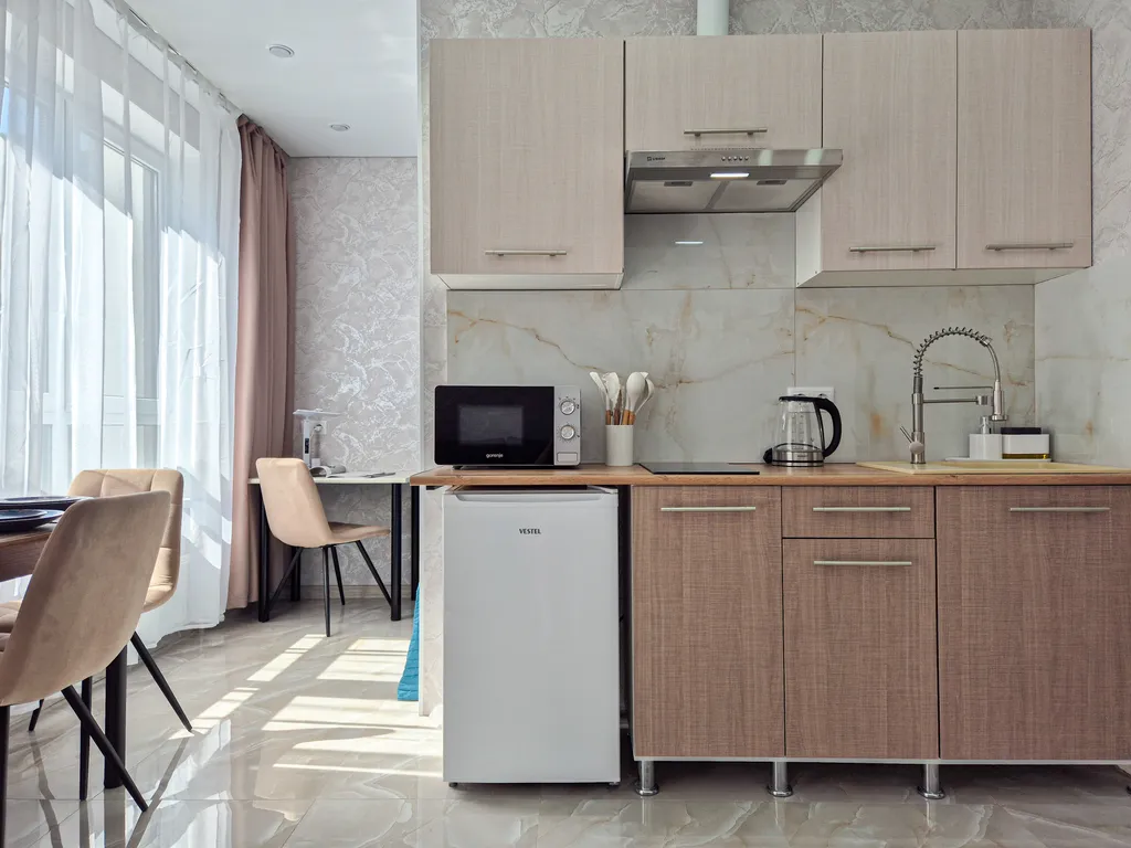 Просторная студия с балконом