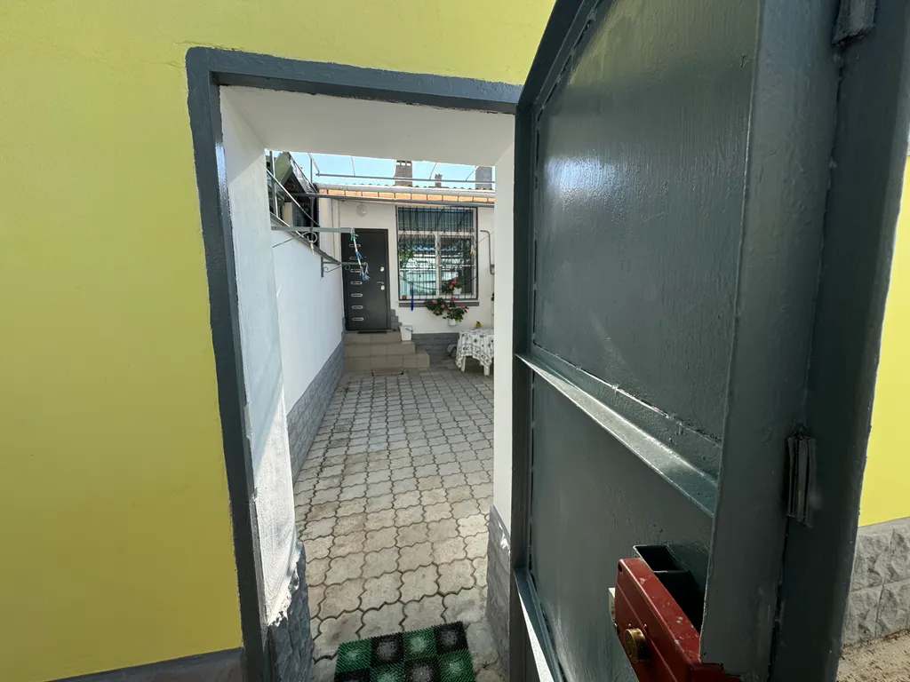 Коттедж Дом в хорошем районе, без соседей — Евпатория