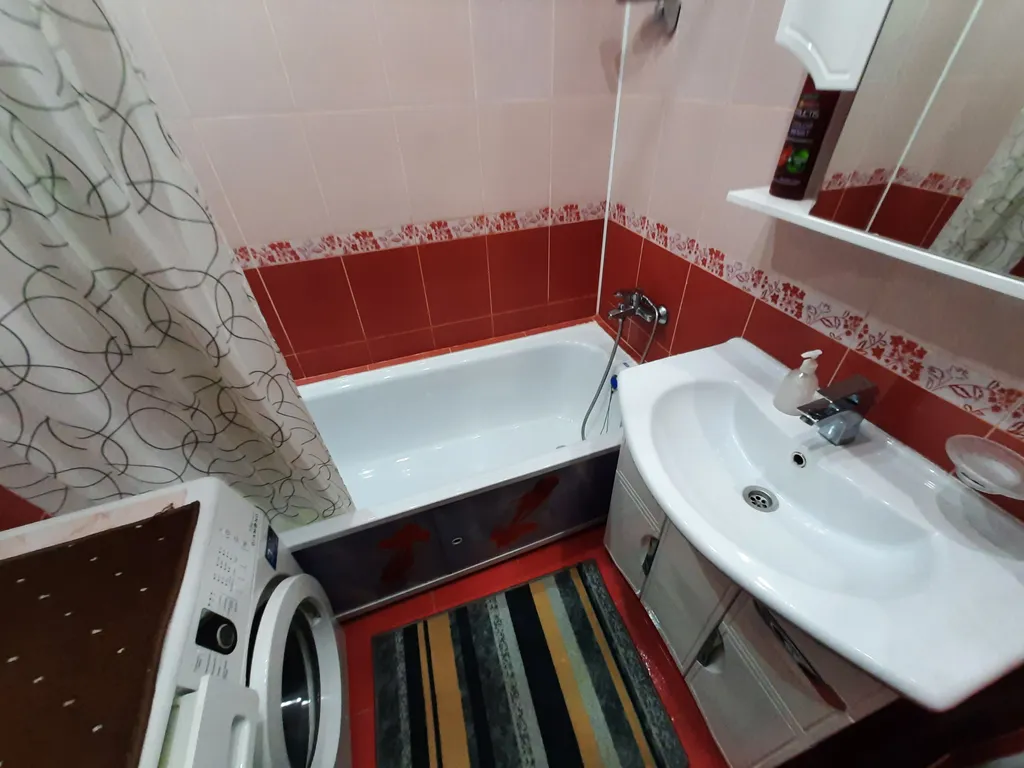 Нововартовская 4