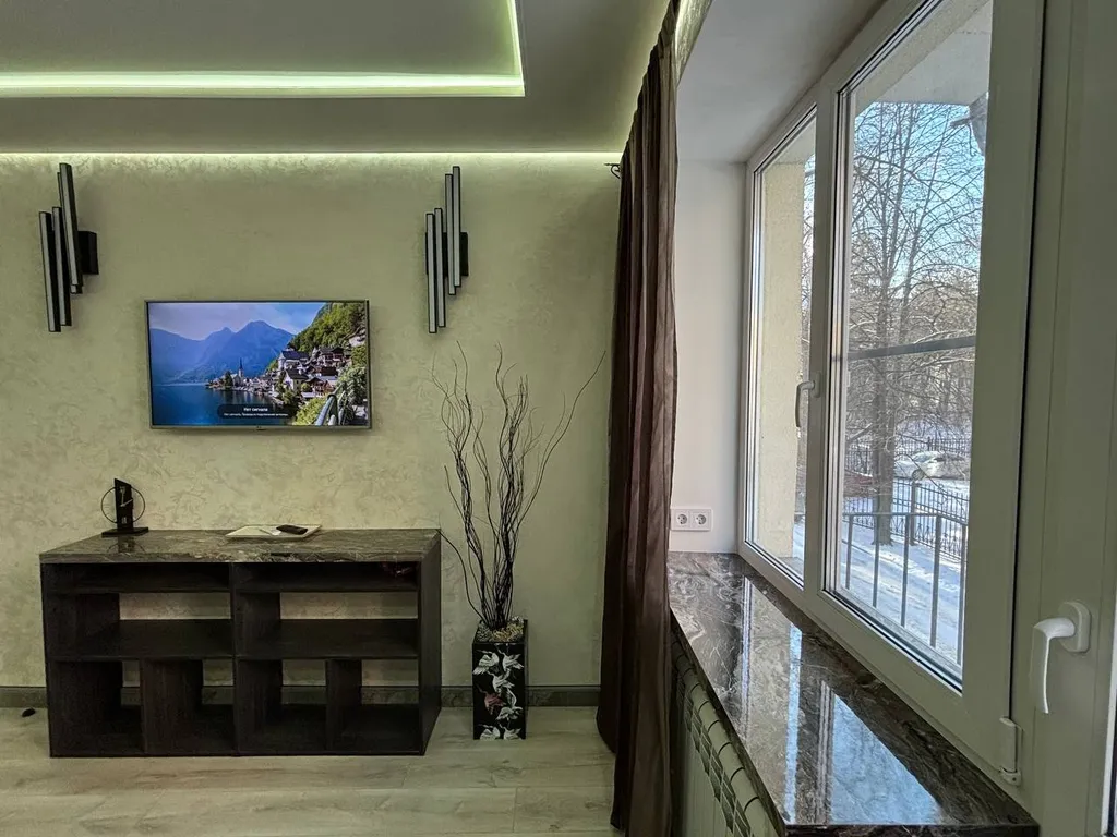 Просторная, чистая двушка с кухней-столовой в историческом центре