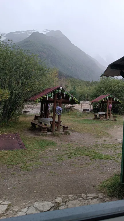 Таунхаус у озера с видом на горы