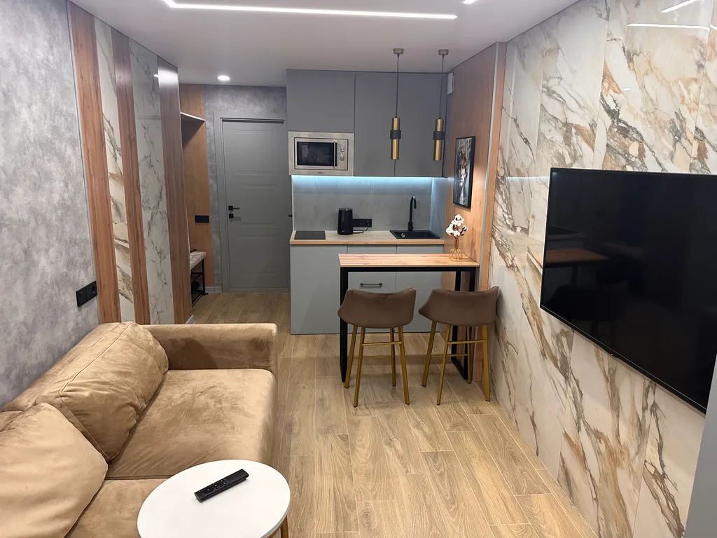 Уютная студия с дизайнерским ремонтом